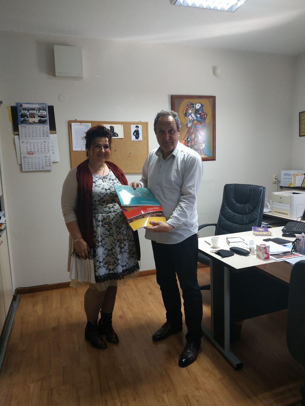 Elena Muri donated her books and albums to the whole Opera Collective