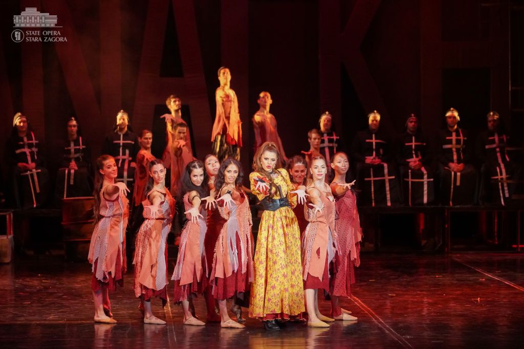 ЕСМЕРАЛДА ПАРИЖКАТА СВЕТА БОГОРОДИЦА в Кърджали